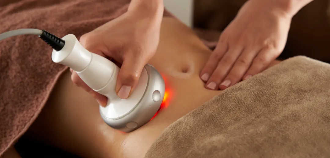 痩身瀬術を受ける女性